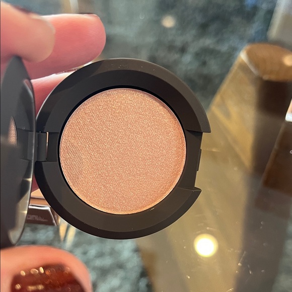 BECCA Bronze Glow Highlighter Compact - Picture 2 of 8
